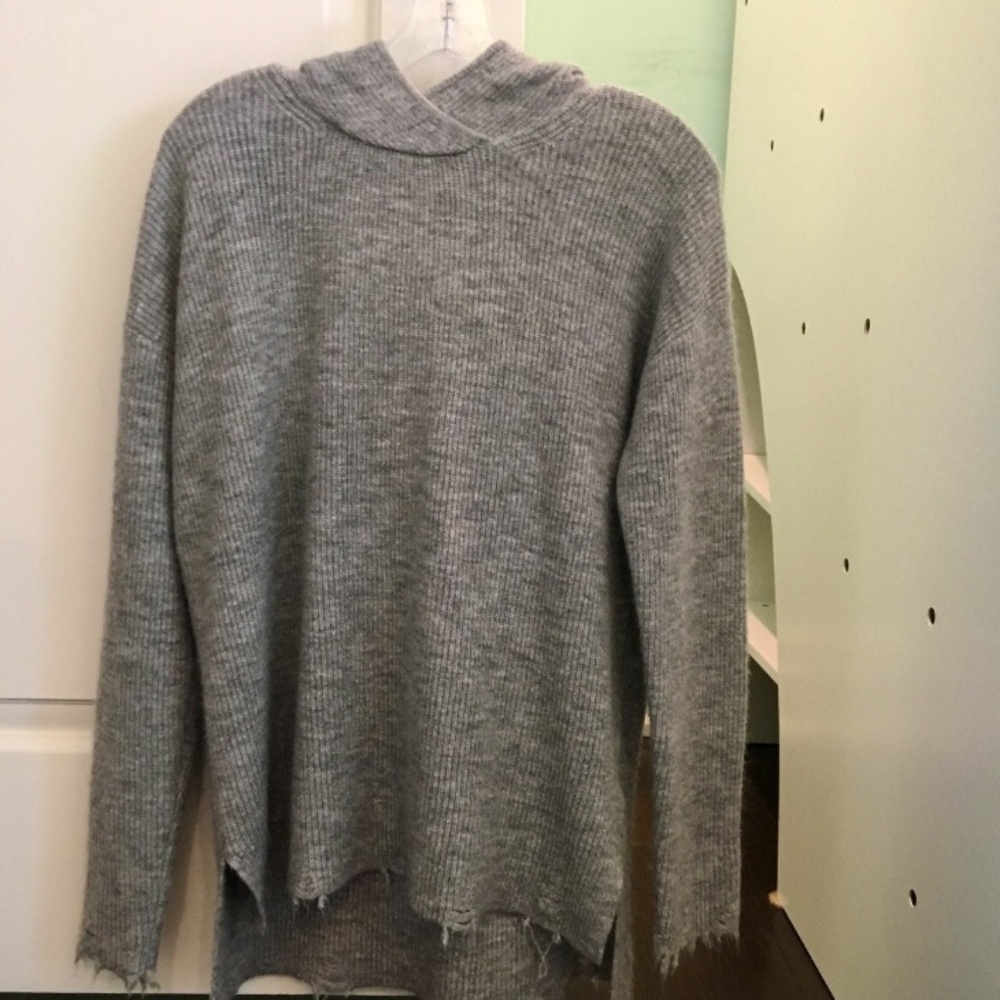 Grey Comfy Sweater With Light Fringe